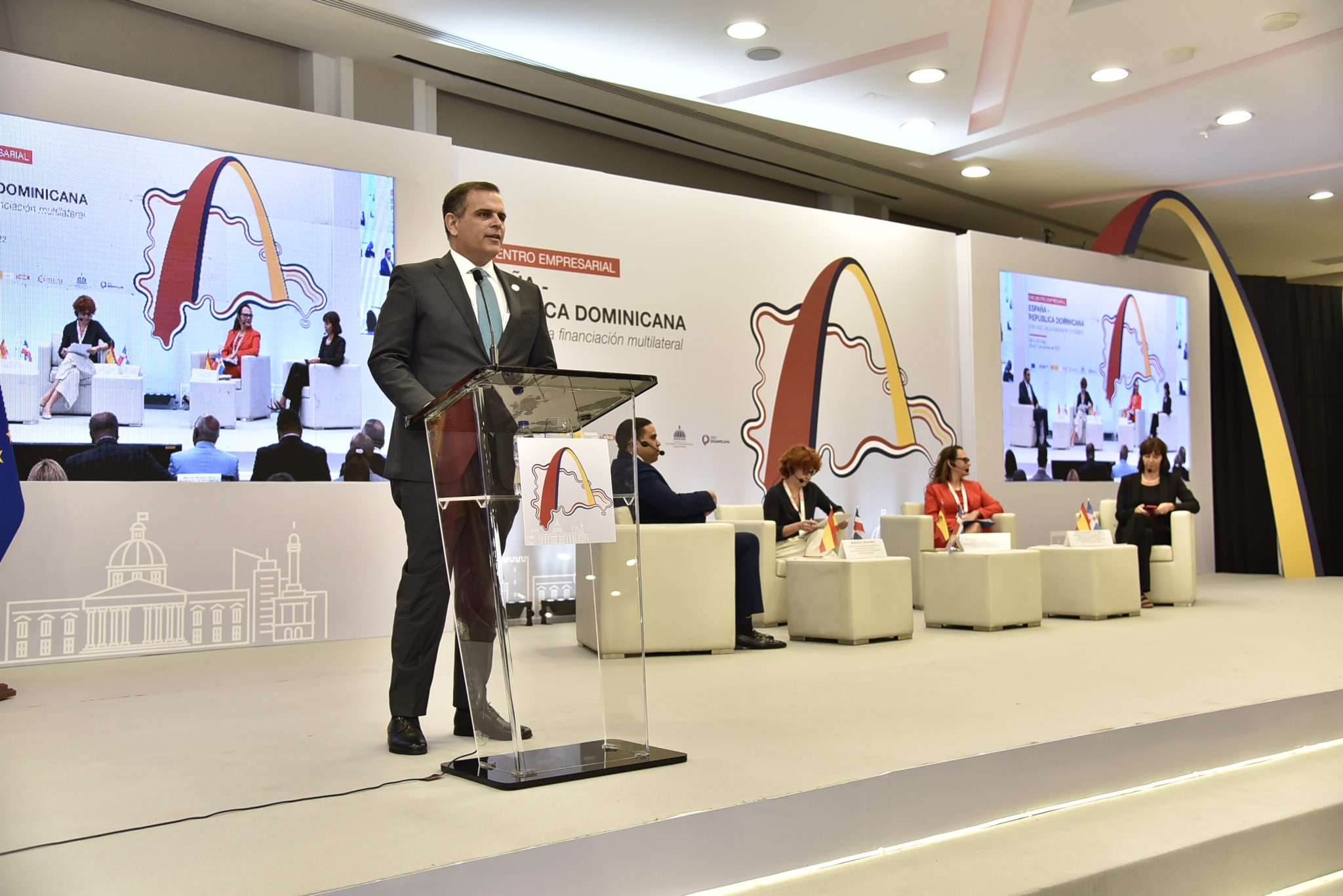 Vicente destaca estabilidad socioeconómica que goza el país impulsa inversión extranjera